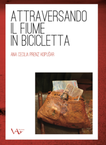 copertina del libro Attraversando il fiume in bicicletta